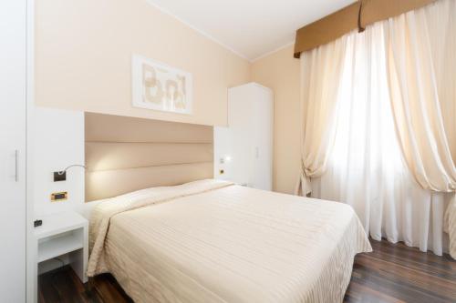 Hotel University - image 12