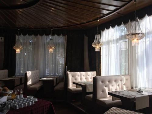 Restaurant, B&B Villa Pipacs in Feketic