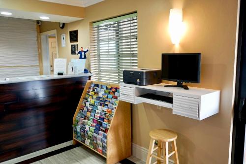 ฮาวเวิร์ด จอห์นสัน บาย วินด์แฮม แซลินาส (Howard Johnson by Wyndham Salinas) in ซาลินาส (CA)