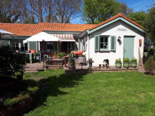  Bungalow Prinsenhof 6 - Ouddorp private garden with fenced garden near the beach - not for companies, Unterkunft in Ouddorp