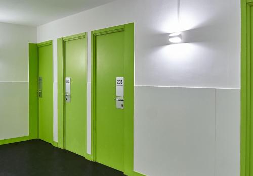 Central and Basic Universitat for YOUNG HOSTEL - Tap to explore photos