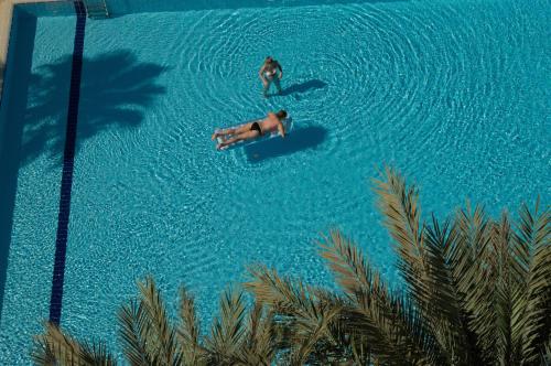Crystal Springs Beach Hotel - image 5