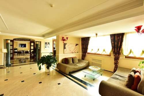 Фойє, Palazzo Rosenthal Vesuview Hotel & Resort in Торре дель Греко