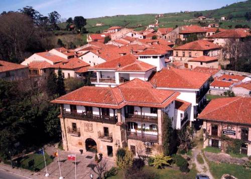 Hotel Los Infantes Ideally located in the prime touristic area of Santillana del Mar, Hotel Los Infantes promises a relaxing and wonderful visit. The property features a wide range of facilities to make your stay a plea