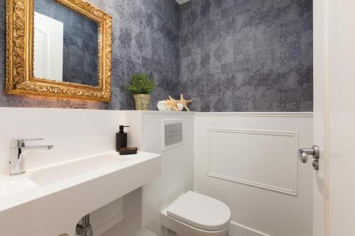 Enjoybcn Coliseum Apartments - image 2