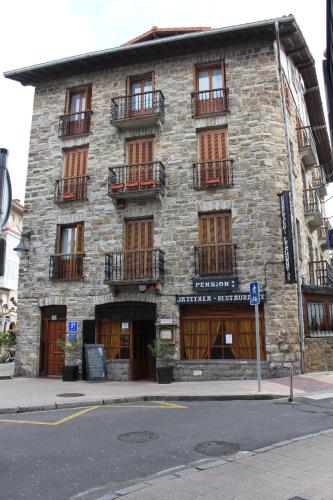  Pensión Lagunak, Pension in Zarautz