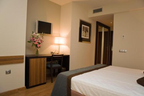 Hotel y Apartamentos Conilsol - image 12