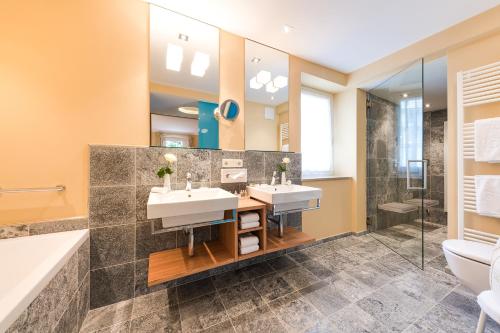 room detail thumbnail 2