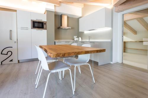 廚房, La Giostra Home Apartments in 德利納