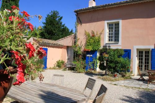 Le Mas De La Cigale Bleue, Caumont Sur Durance