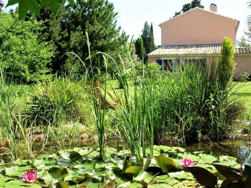 Le Mas De La Cigale Bleue, Caumont Sur Durance