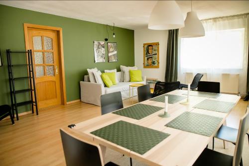Studio 35 Busteni, Buşteni