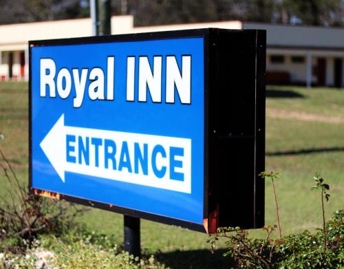 Royal Inn - image 6