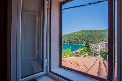 Apartment and Room Surdić (Apartment and Room Surdic) in Valun