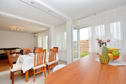  Apartment Lovre, Pension in Kaštela