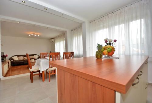  Apartment Lovre in Kaštela