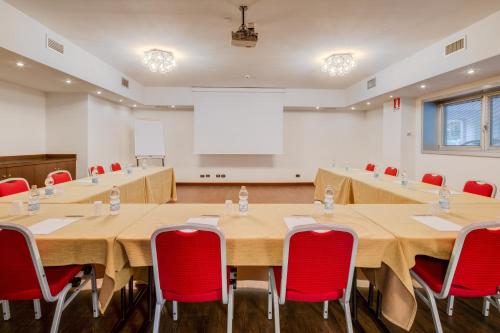 Best Western City Hotel - image 2