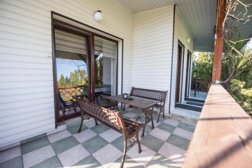 Balkons/terase, Agroturystyka na Jurze Apartamenty z widokiem na Zamek Jacuzzi Sauna Beczka Wypozyczalnia Rowerow El in Podzamcze