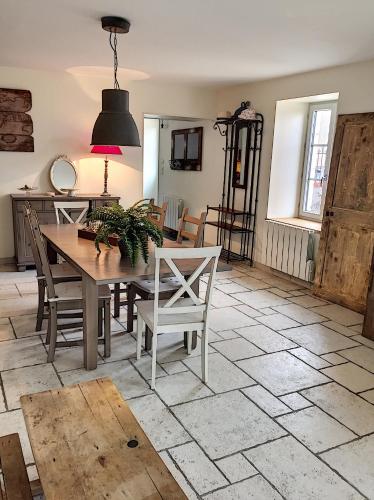 La maison de Lucien, gîte au cœur du vignoble Chablisien (La maison de Lucien, gite au cœur du vignoble Chablisien) in Prehy