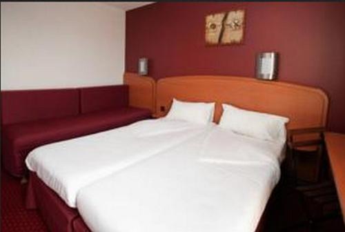 Comfort Hotel CDG Goussainville - image 3