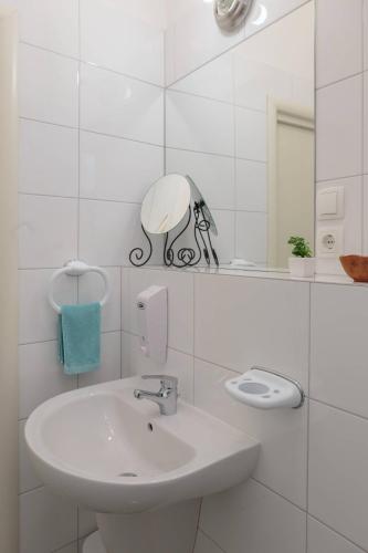 PLR Luxury Rooms - image 10