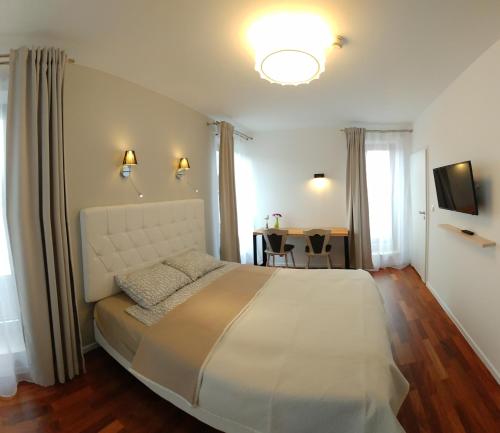Apartment with Jacuzzi image 2