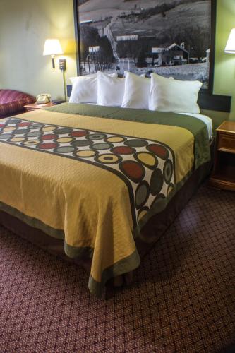 Super 8 by Wyndham Erie/I 90 in Erie, USA