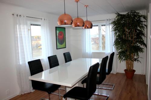 Instalaciones, Ett hus med 3 sovrum med supersnabba internet fiberanslutningen 1000mb-100mb i Hog, 7 minuter fran H in Hudiksvall