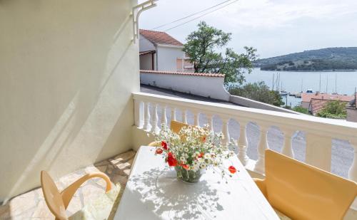 One-Bedroom Apartment with Balcony and Partial Sea View