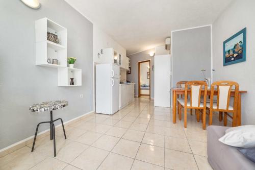 Apartments Petranić Room Type - One-Bedroom Apartment with Balcony and Sea View