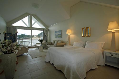 Sunde Fjord Hotel - image 5