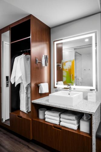 Hotel Arts - image 3