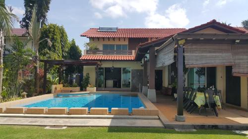 Melaka Beachfront Villa with Pool Melaka Beachfront Villa with Pool