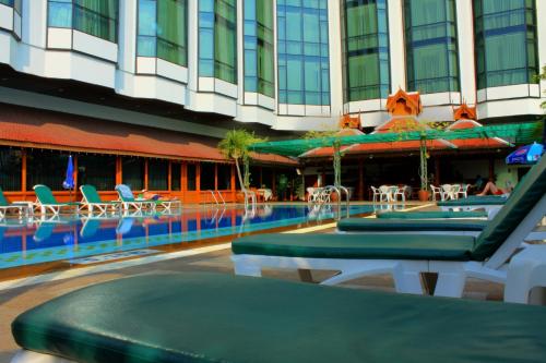Swimming pool, Empress Hotel in Chiang Mai