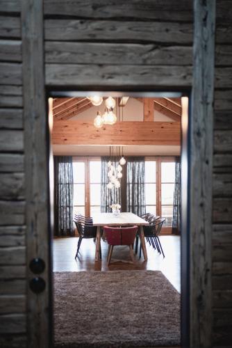 3 bedrooms, 5 beds