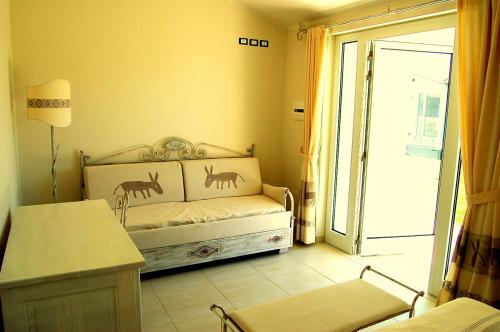 1 queen bed, 2 twin beds, 1 sofa bed