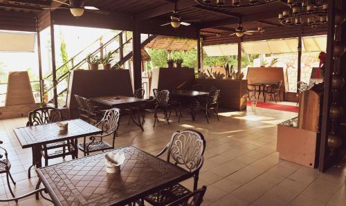 Bar/lounge, Shell Villa apartel resort in Koror Island