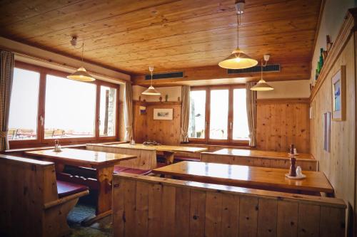 Hotel Ristorante Lagrev - image 14