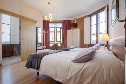 2 twin beds