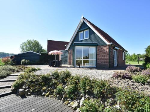 Modern Holiday Home in Ooltgensplaat