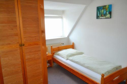 Single Room with Shower image 4