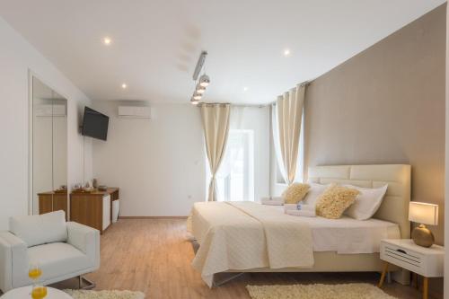 Rooms Sea & Sun with private parking 5