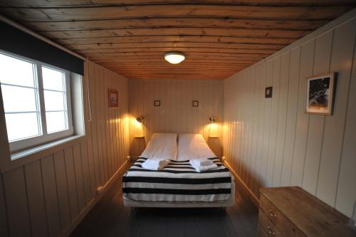 Reine Rorbuer - by Classic Norway Hotels - image 13