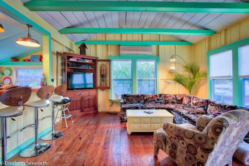 2 Bedroom - The Shack - Treasure Island Resort Cottage - image 4
