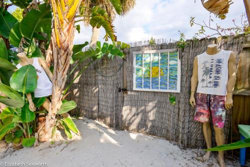 2 Bedroom - The Shack - Treasure Island Resort Cottage - image 9