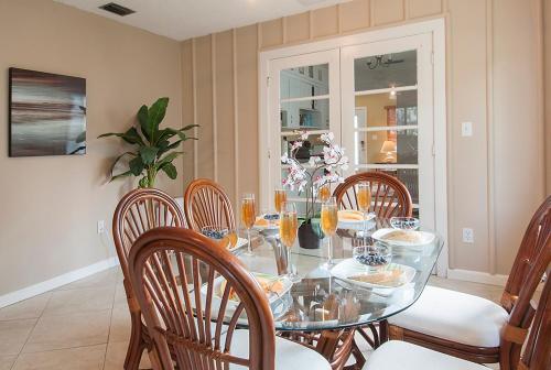 3 Bedroom - Dolphin House Split Floor Plan Pets Waterfront District