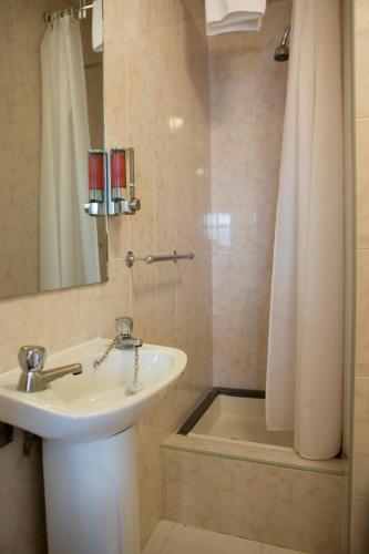 Abbey Court Hotel - Hyde Park - image 12