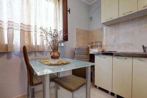 Do Re Mi Apartments - image 6
