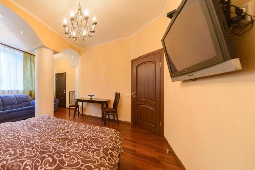 Quadruple Room with Private Bathroom image 10