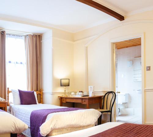 Pymgate Lodge Airport Hotel - image 10